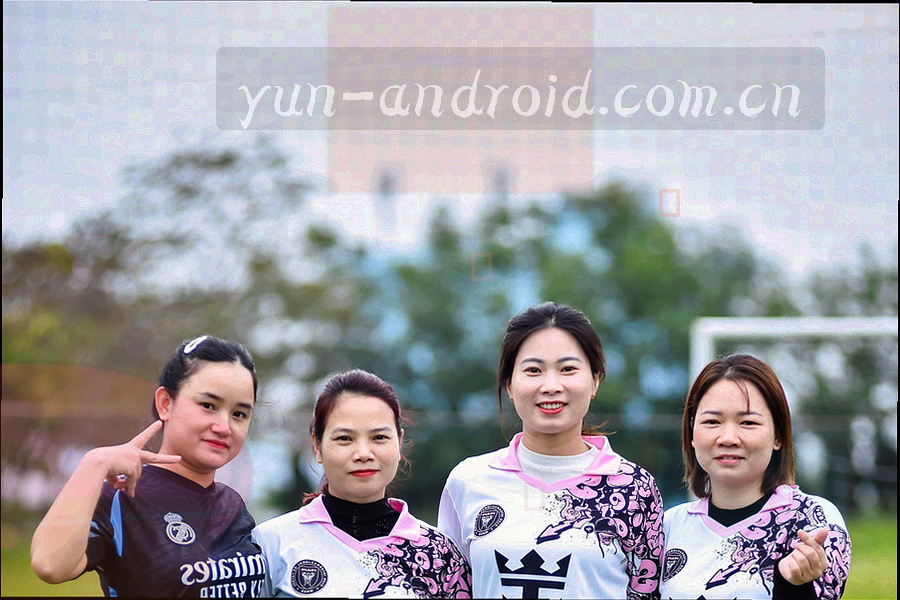 客服邮箱、电话与在线时段组成的信息图